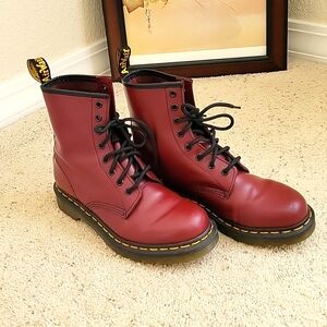 Dr. Martens 1460 Smooth Lace-Up Boots
